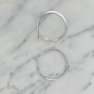 Versona Classic Everyday Smooth Sleek Tapered Silver Tone Circle Hoop Earrings